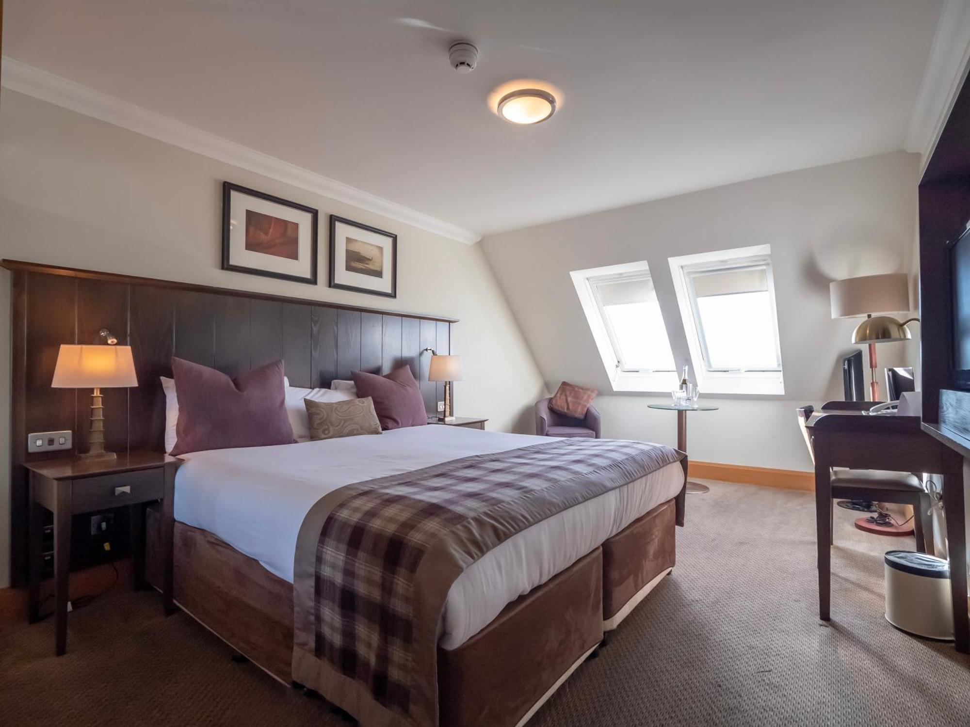 The Loans Inn Трун Екстериор снимка