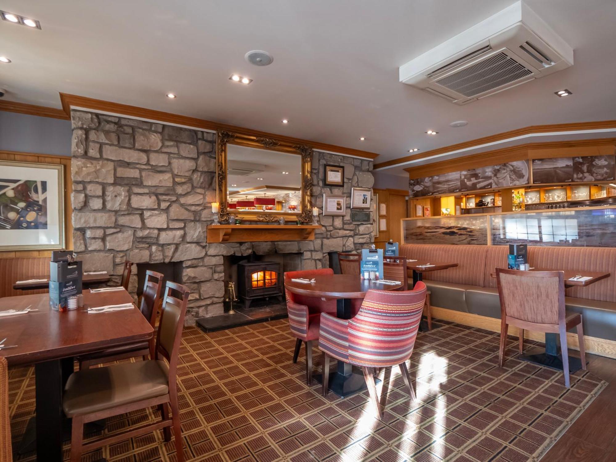 The Loans Inn Трун Екстериор снимка