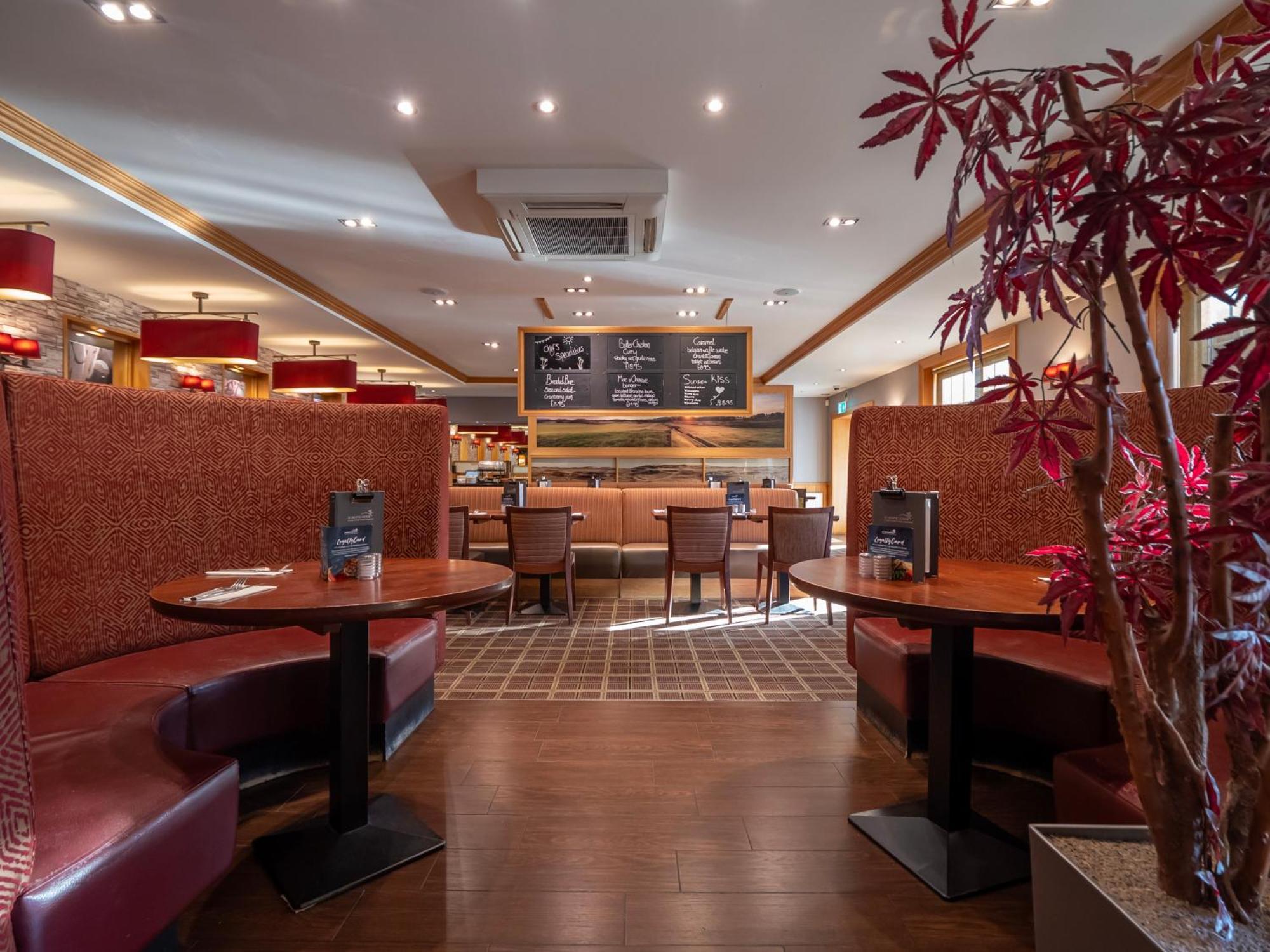 The Loans Inn Трун Екстериор снимка
