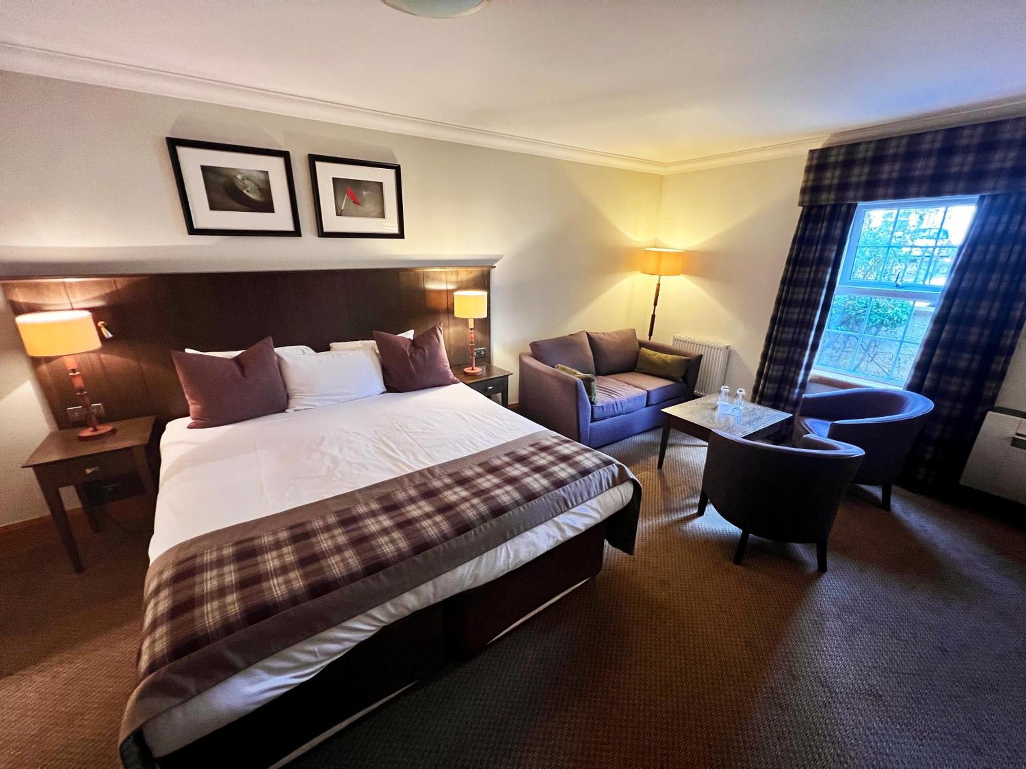 The Loans Inn Трун Екстериор снимка