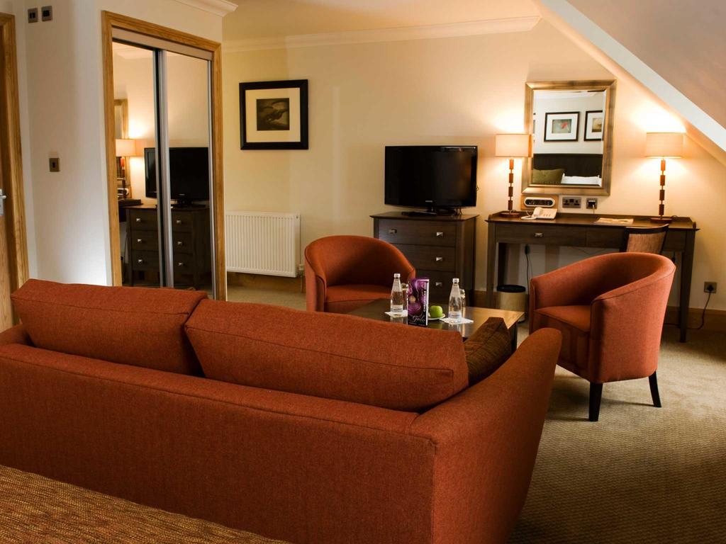 The Loans Inn Трун Екстериор снимка