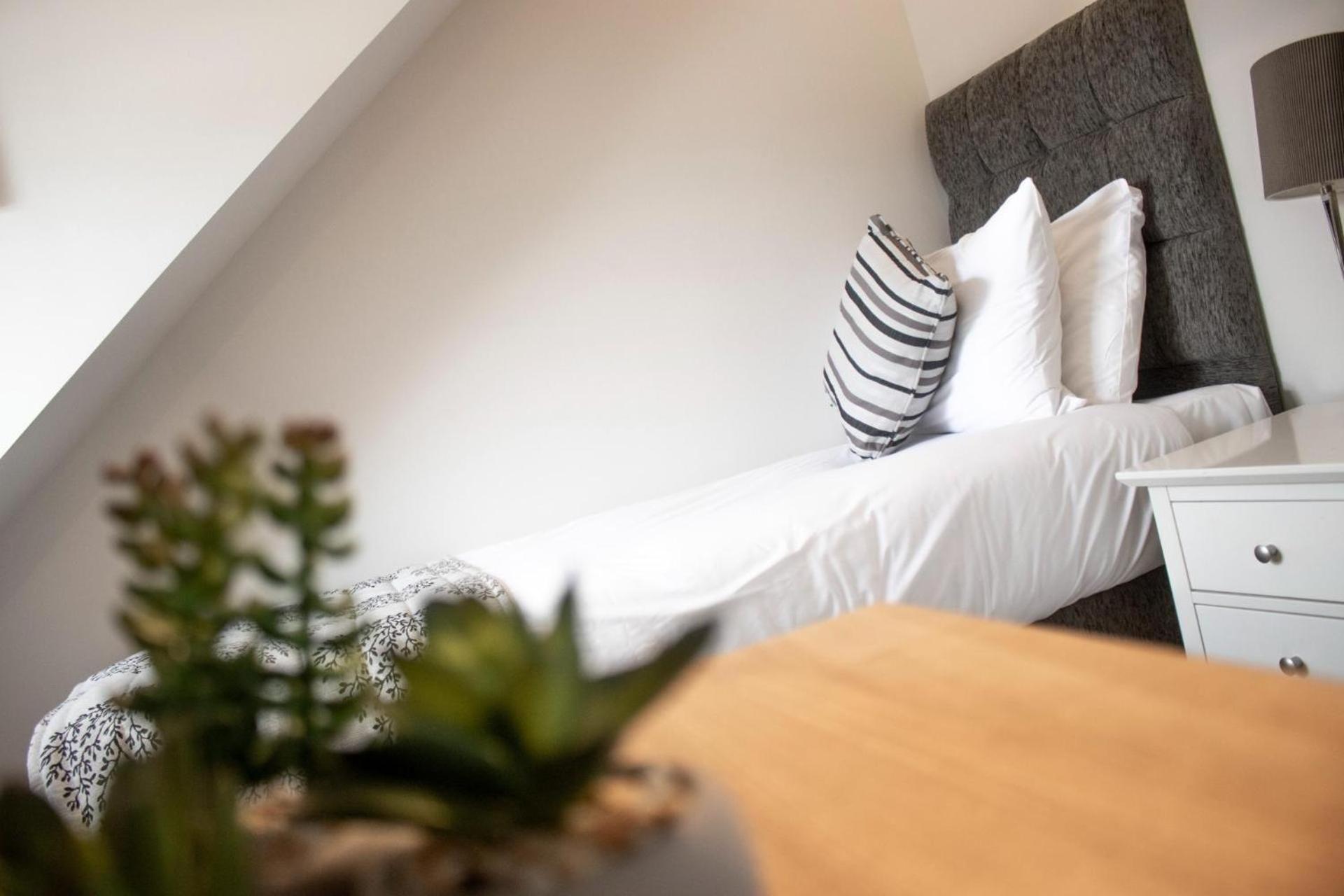 The Loans Inn Трун Екстериор снимка