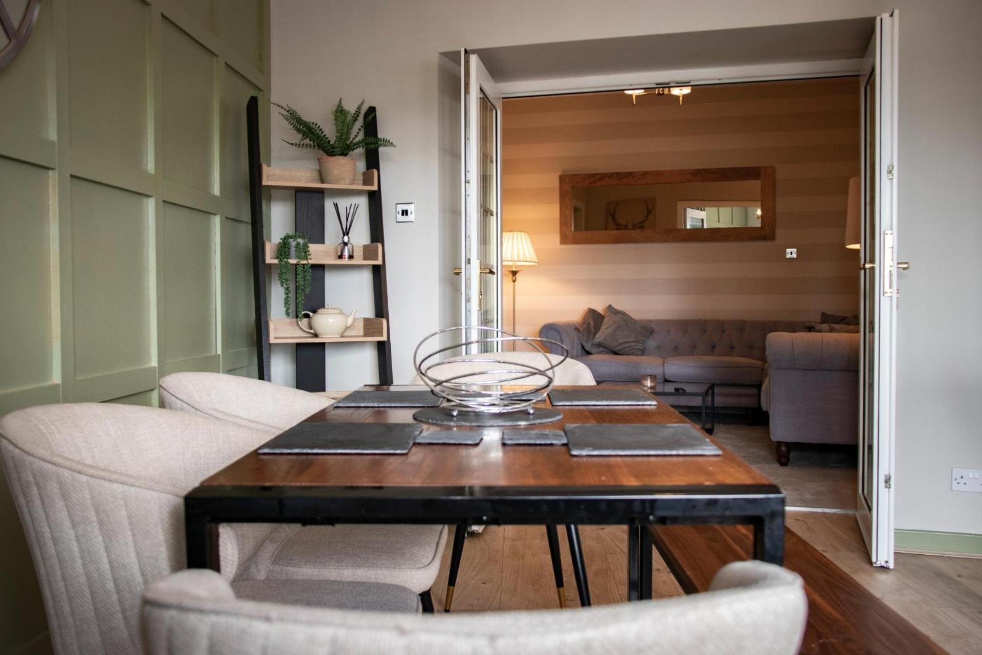 The Loans Inn Трун Екстериор снимка