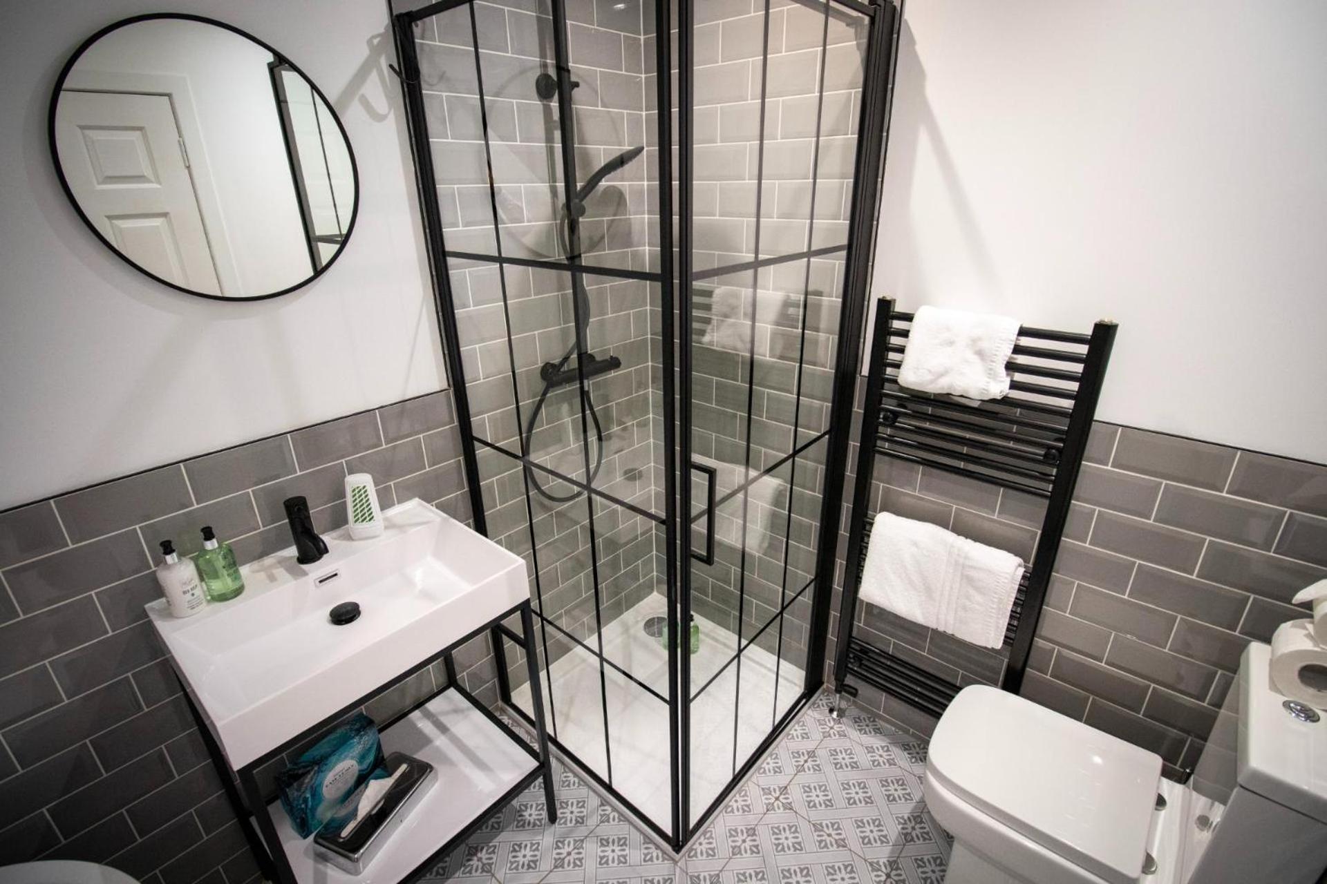 The Loans Inn Трун Екстериор снимка