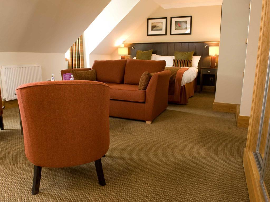 The Loans Inn Трун Екстериор снимка